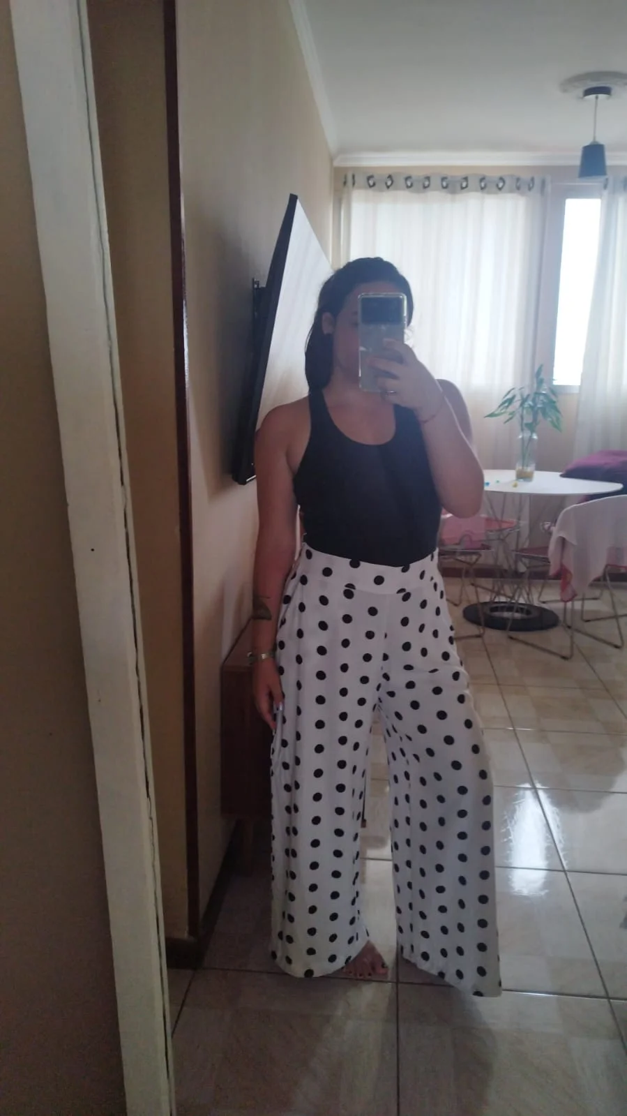 Aluna costurando