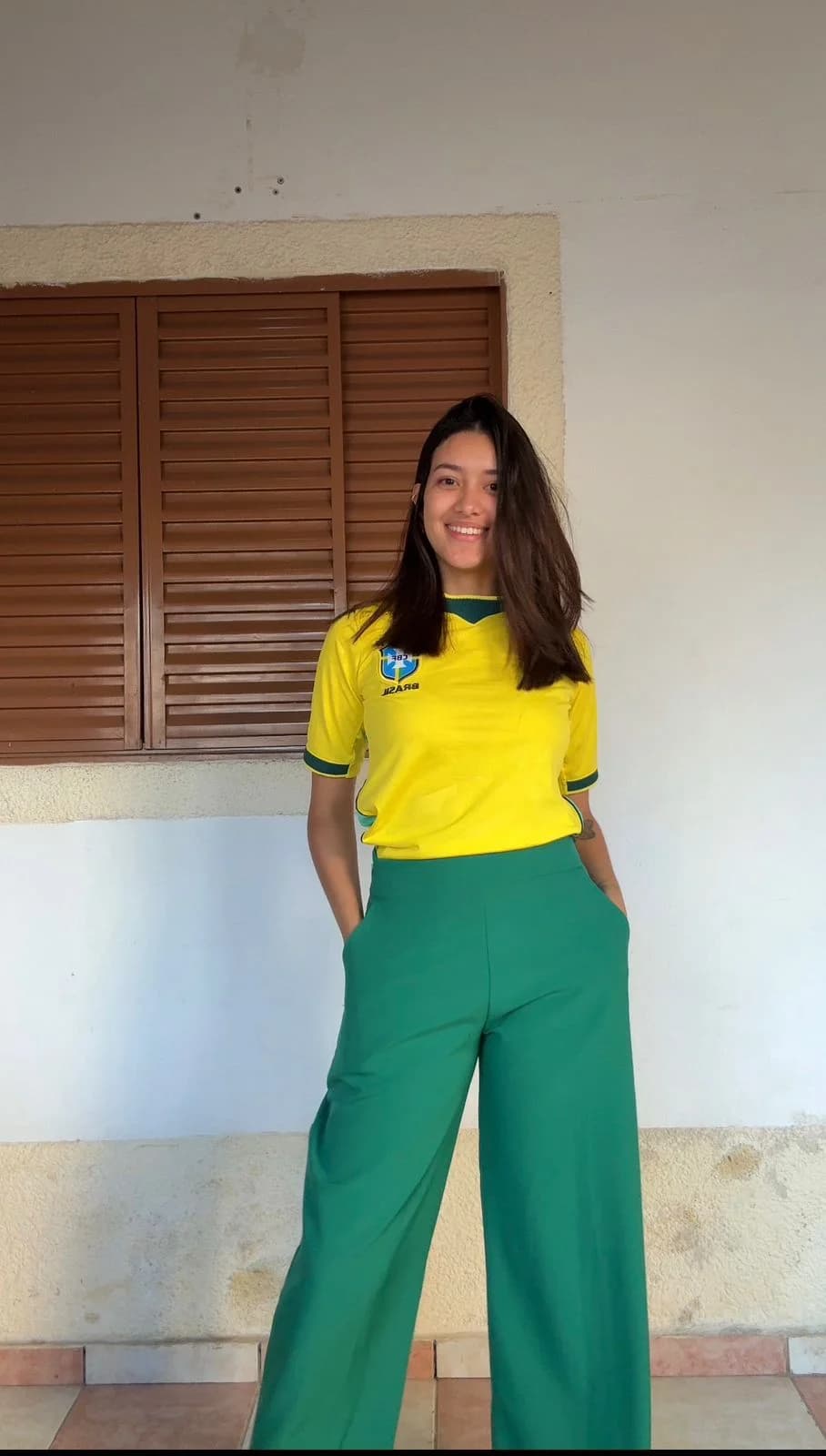 Aluna costurando