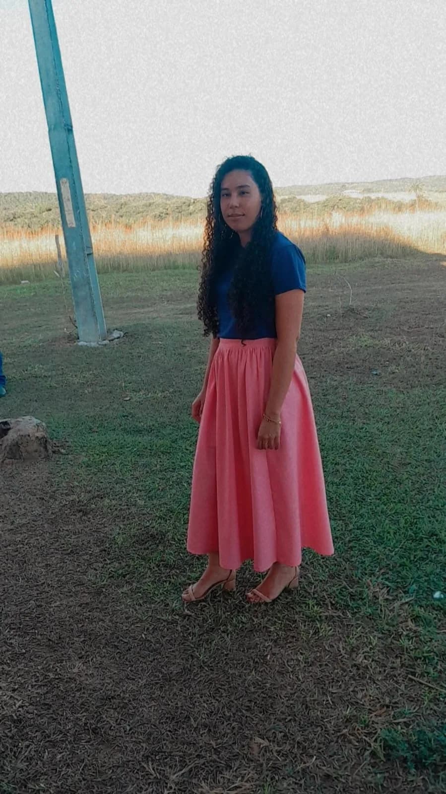 Aluna costurando
