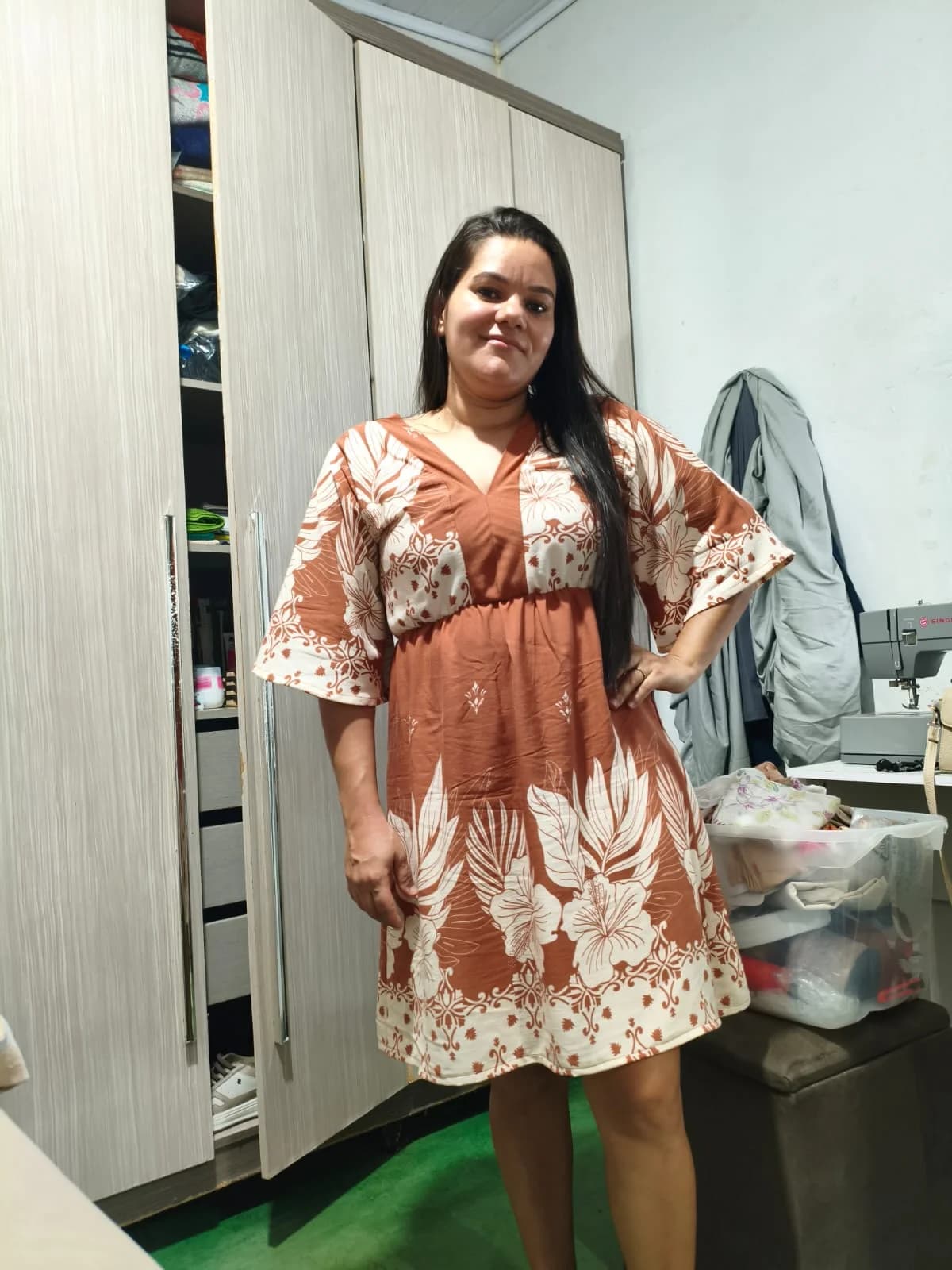 Aluna costurando