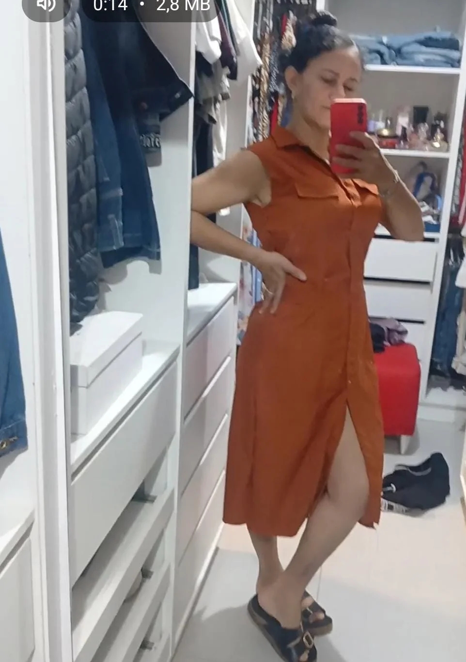 Aluna costurando