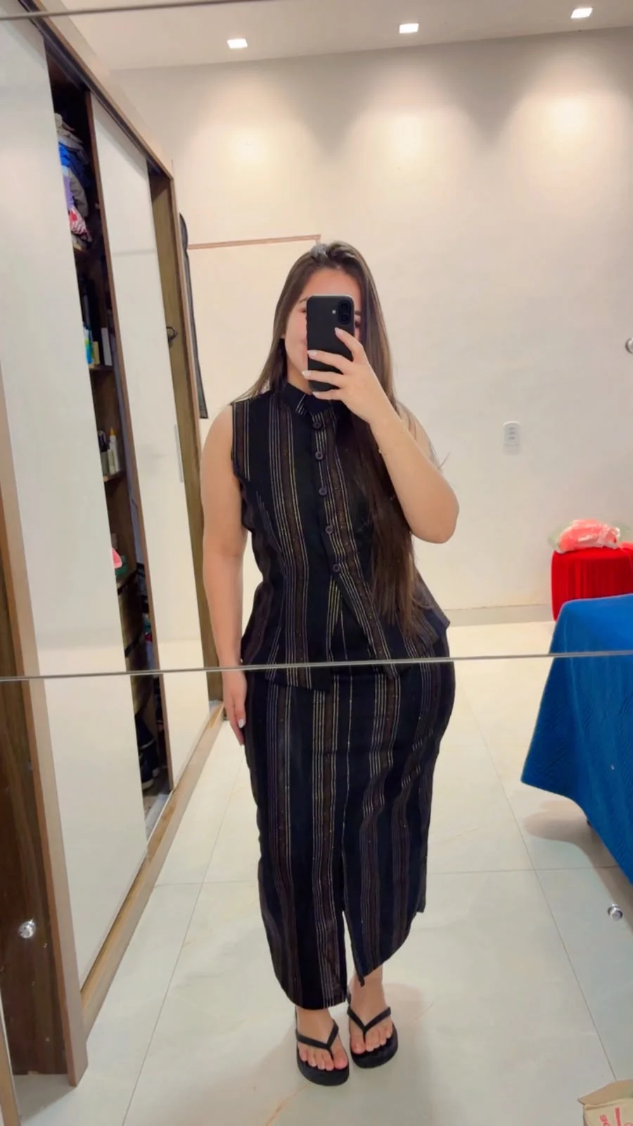 Aluna costurando