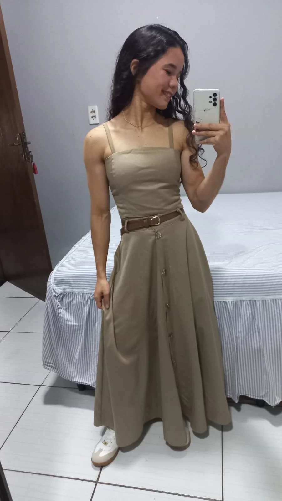 Aluna costurando