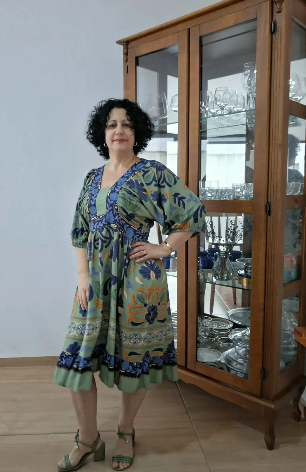 Aluna costurando