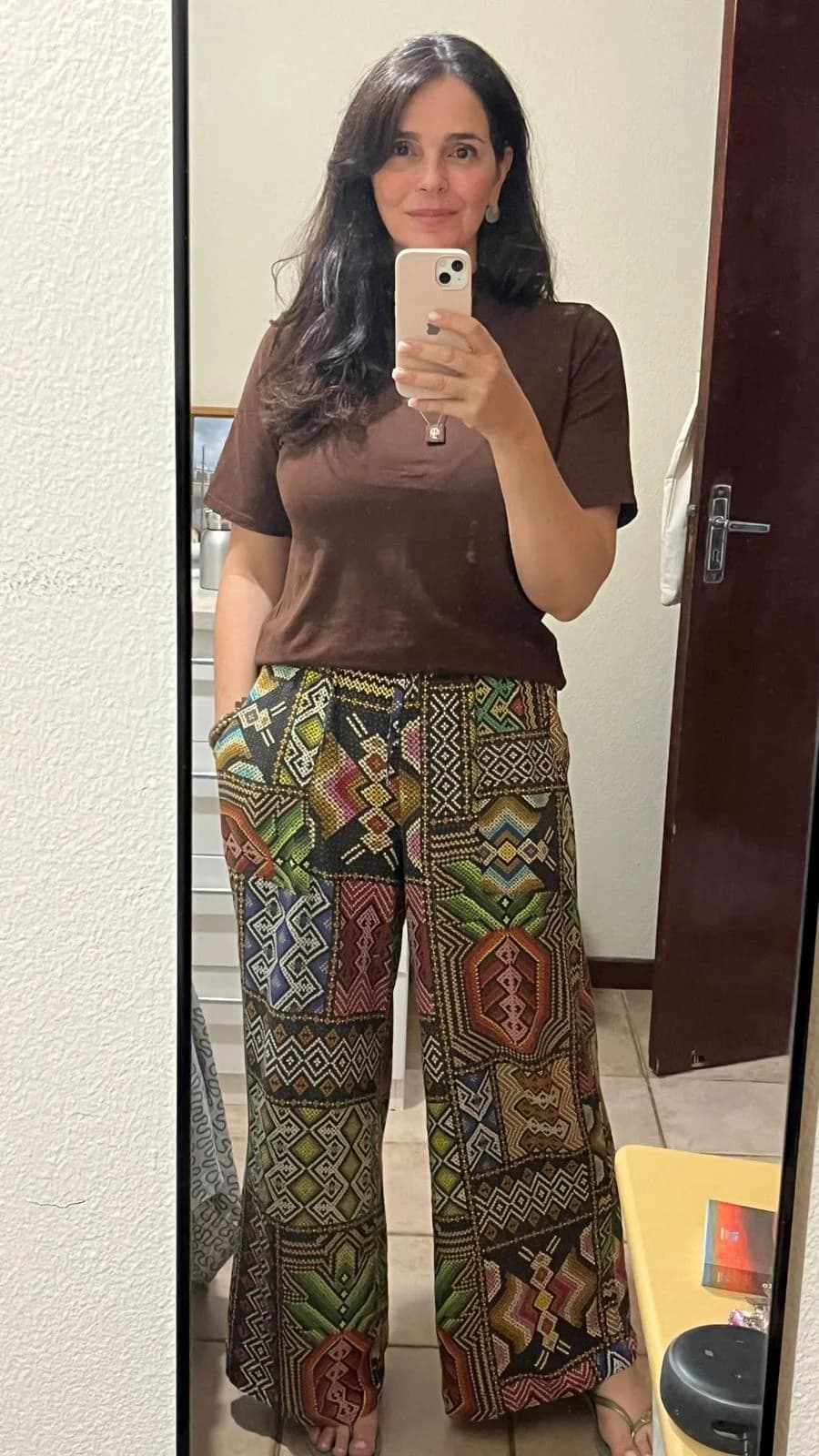 Aluna costurando
