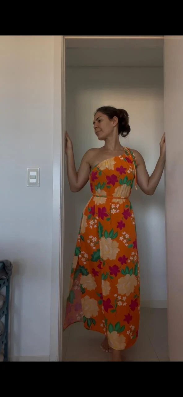 Aluna costurando