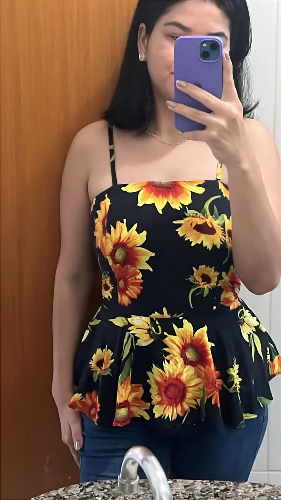 Aluna costurando