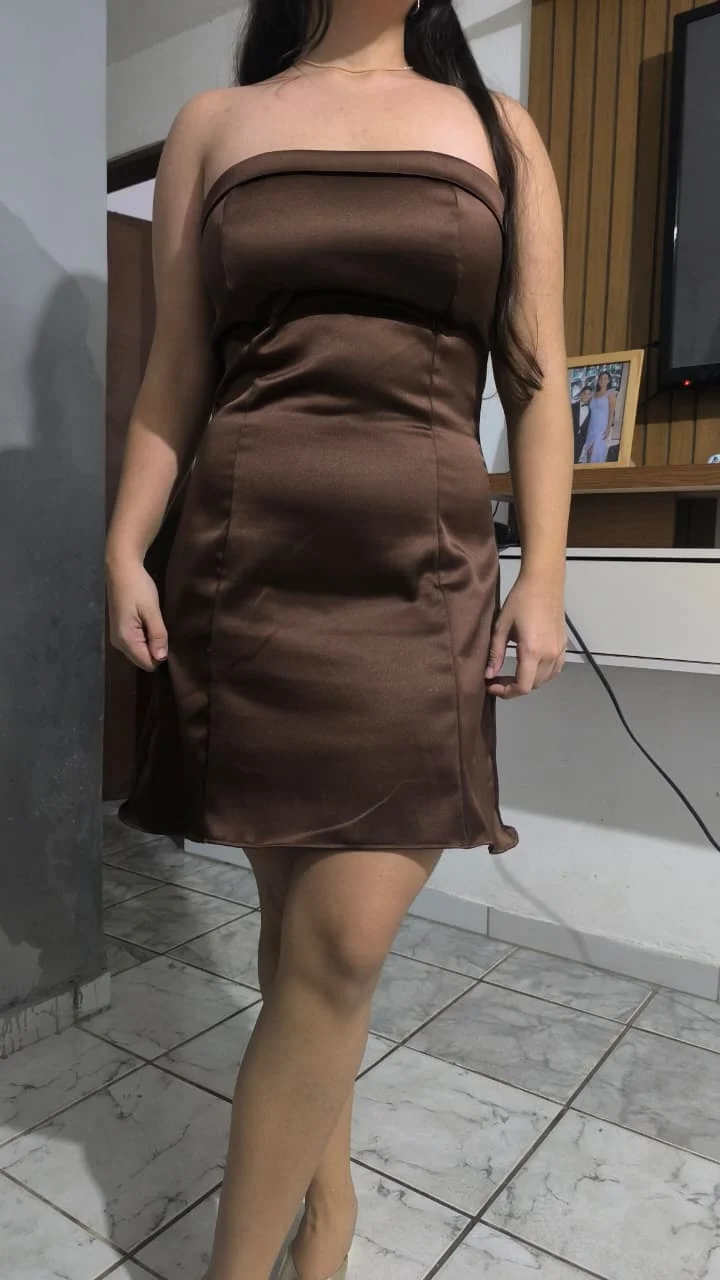 Aluna costurando