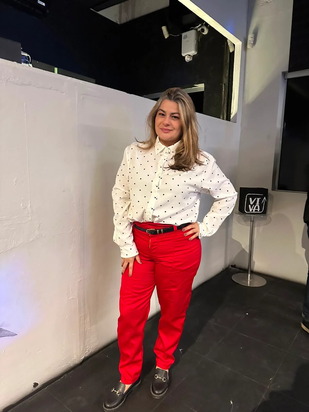 Aluna costurando