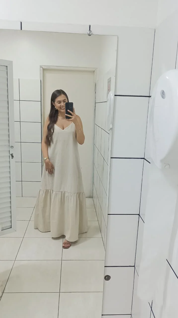 Aluna costurando