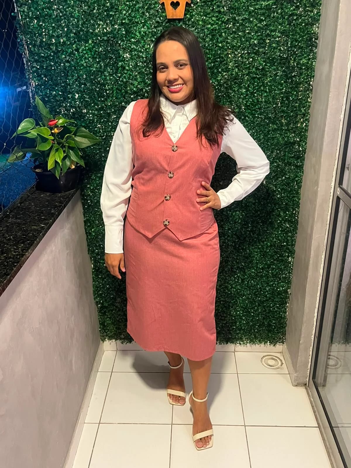 Aluna costurando