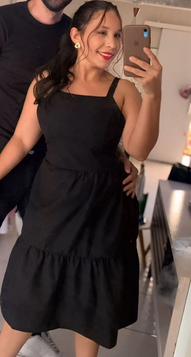 Aluna costurando