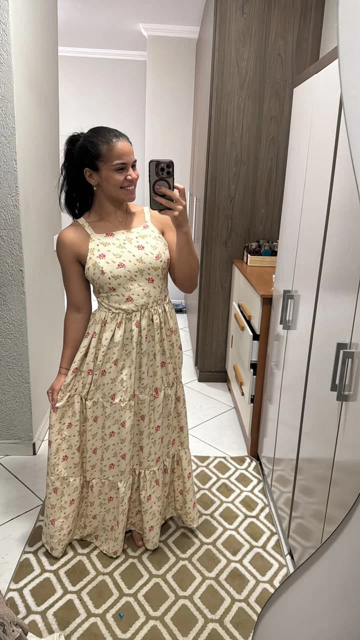 Aluna costurando
