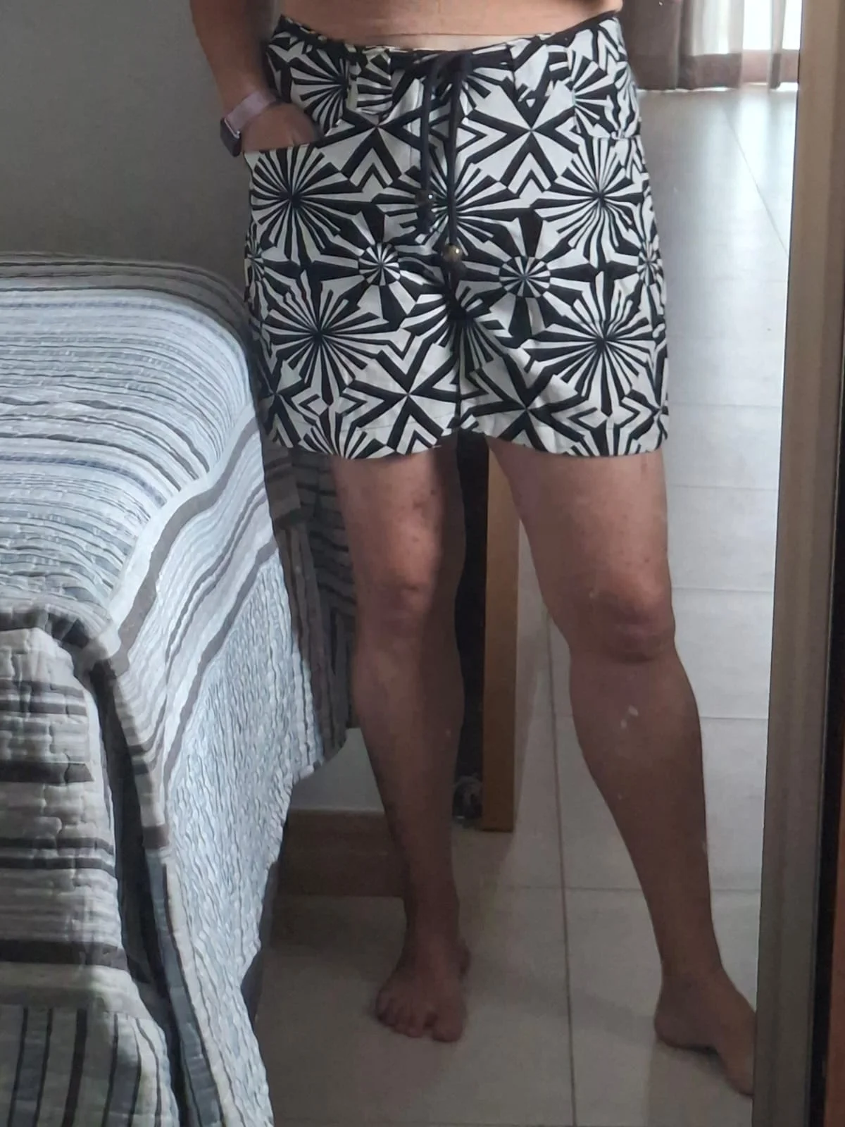 Aluna costurando