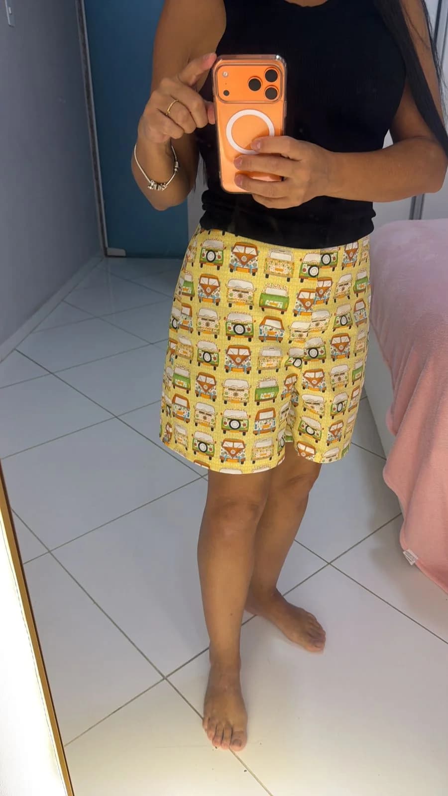 Aluna costurando