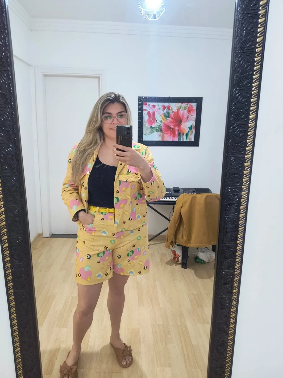 Aluna costurando