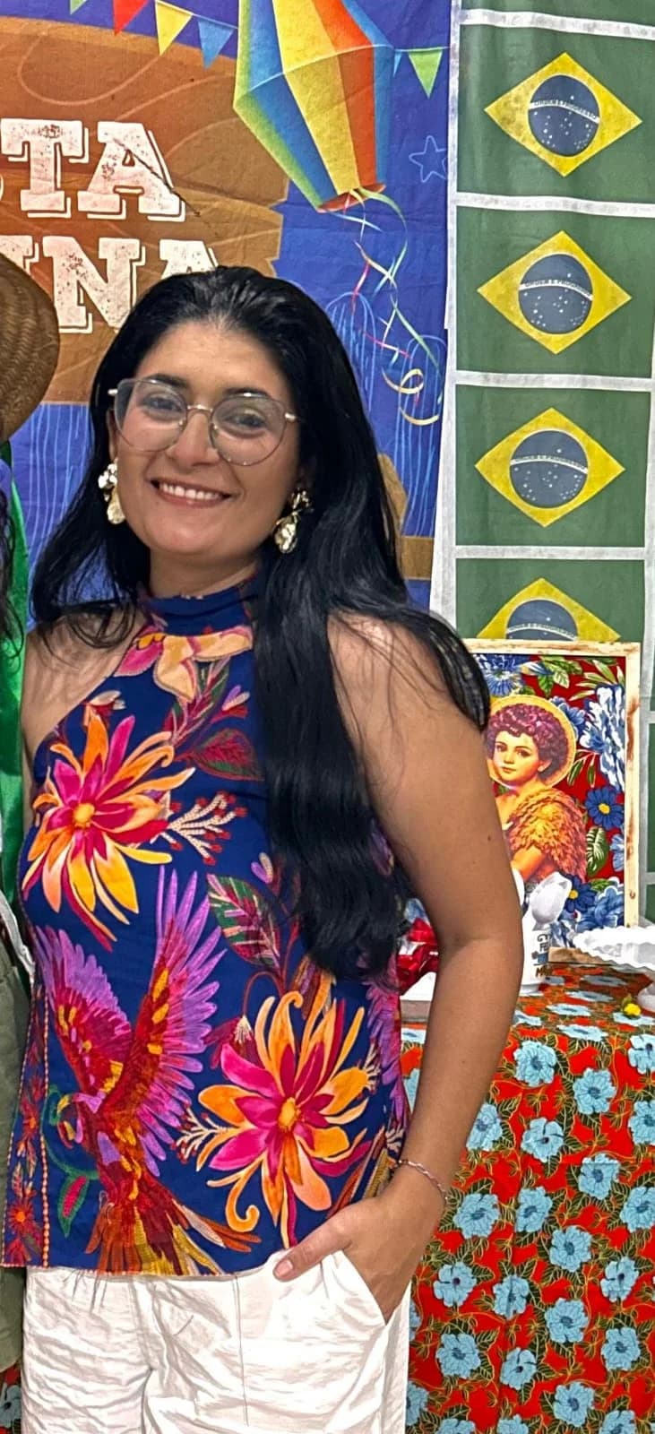 Aluna costurando