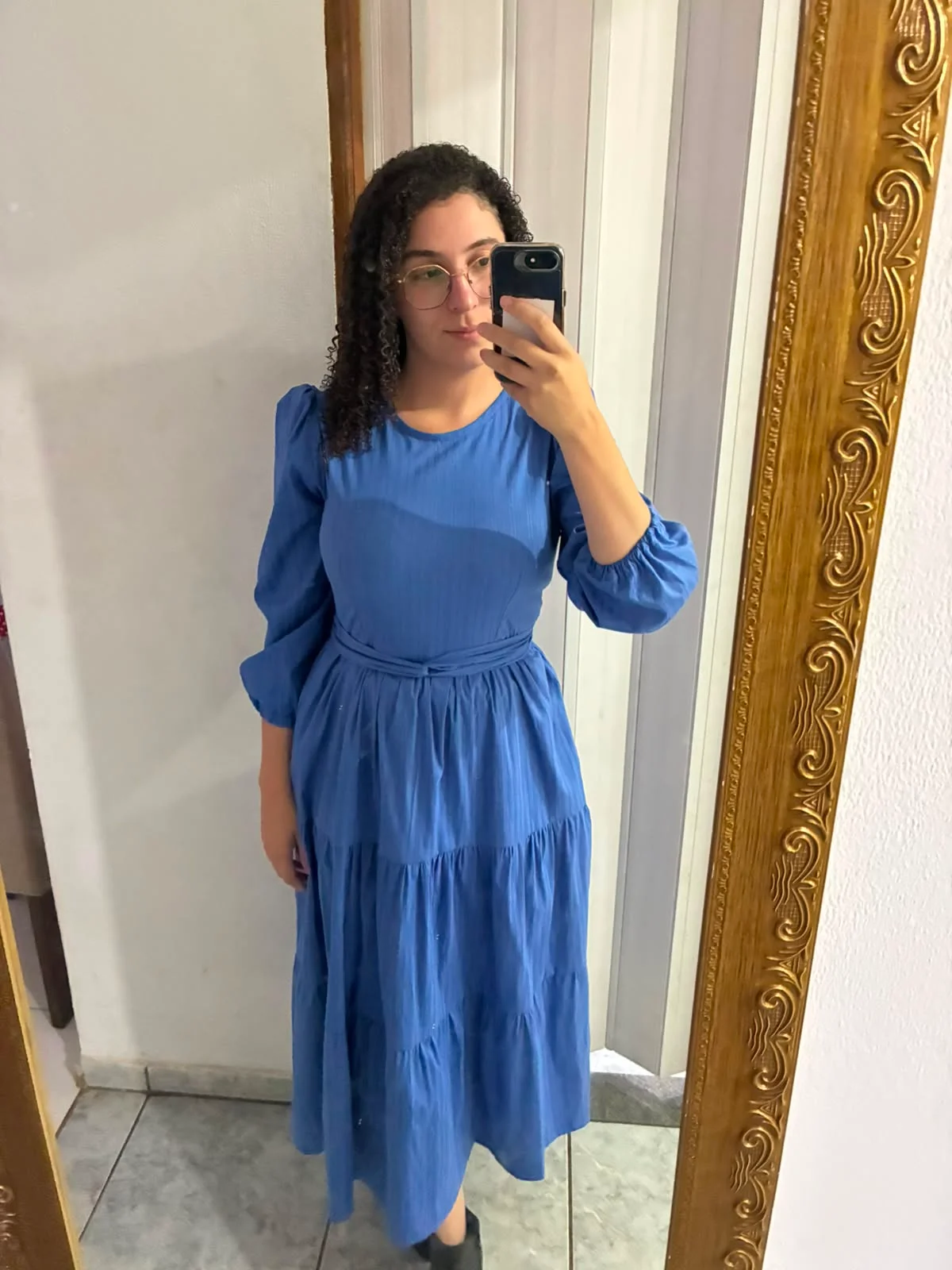 Aluna costurando