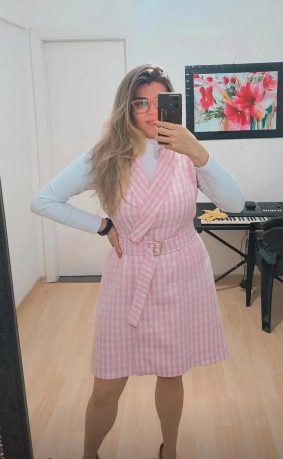 Aluna costurando